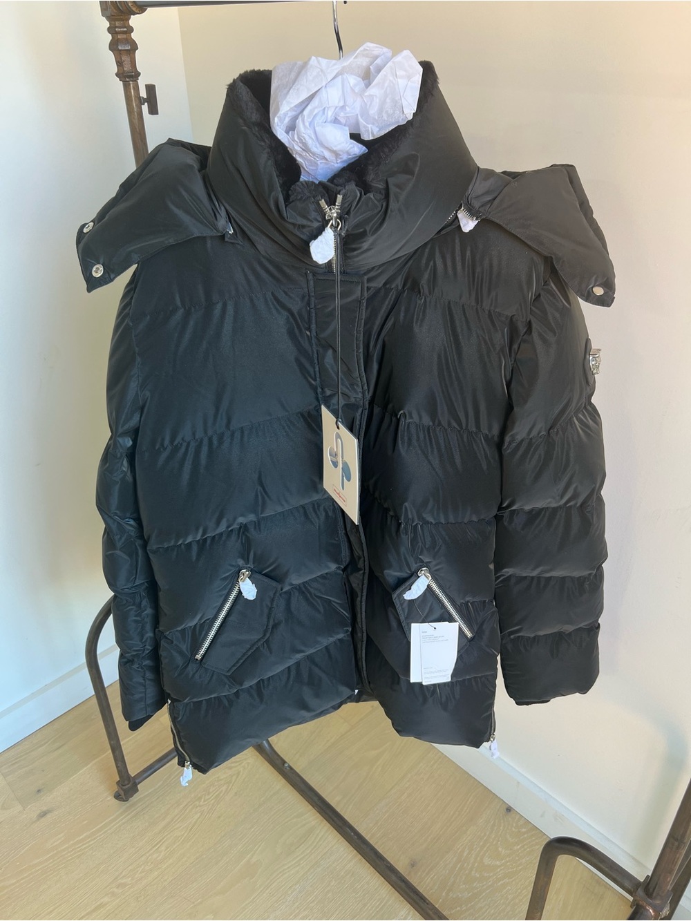 WOODPECKER WOMEN’S PUFFER JACKET SIZE XL NWT